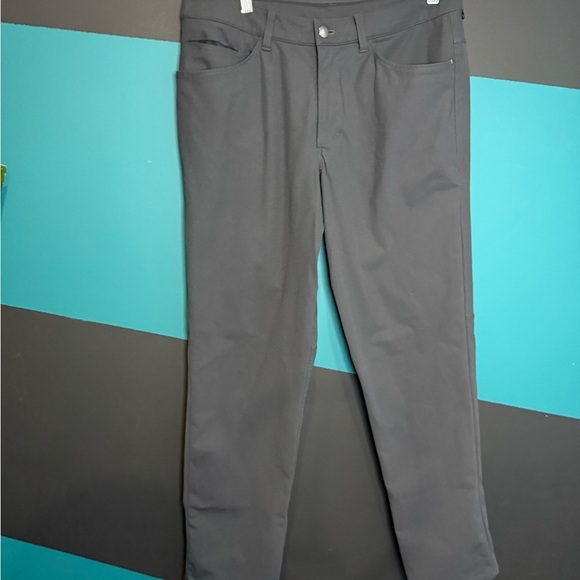 lululemon athletica Men's Chinos in Slate Gray size 32x31 - Picture 2 of 12